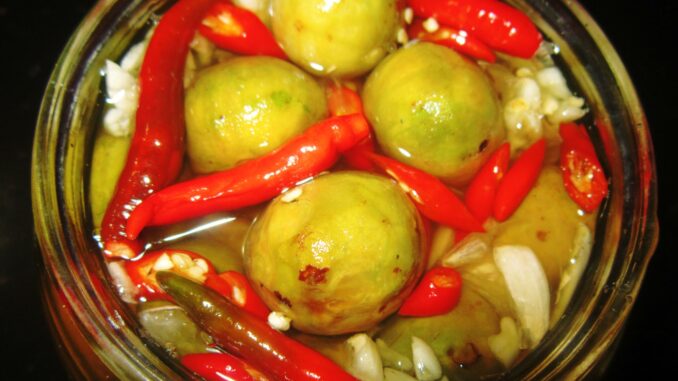 sau-ngam-mam-toi-ot Sấu ngâm mắm tỏi ớt